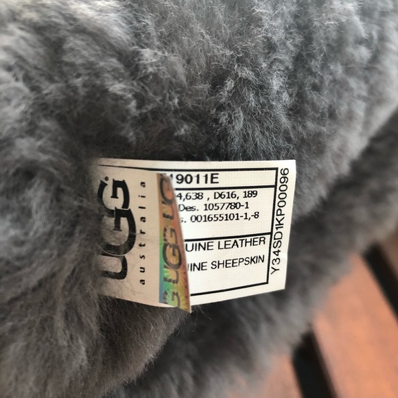 *SOLD* UGG Tall Gray Bailey Button Triplet - Picture 3 of 7